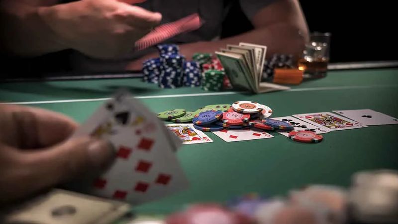 Cách chơi Poker tại Rikvip: Hướng dẫn chi tiết cho người mới bắt đầu 3 Quản lý vốn hiệu quả chiến lược giúp bạn chiến thắng Poker tại Rikvip